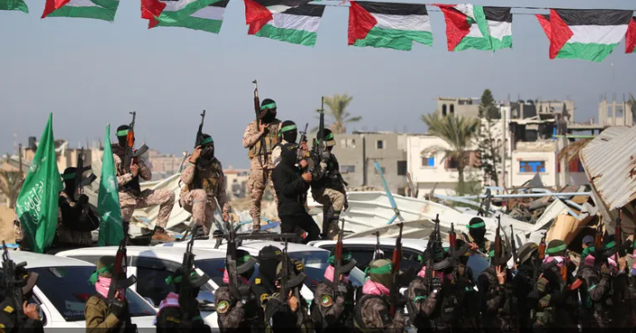 حركة حماس ترفض تسليم سلاحها وتعمل على نقلها إلى دول داعمة لها.... 