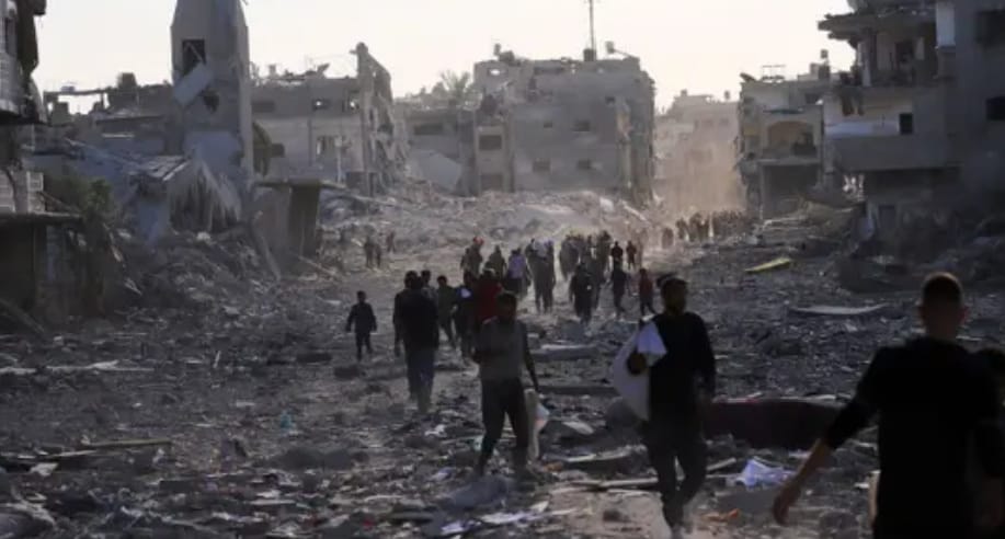 القوات الإسرائيلية تقصف شرق مدينة خان يونس في جنوب قطاع غزة