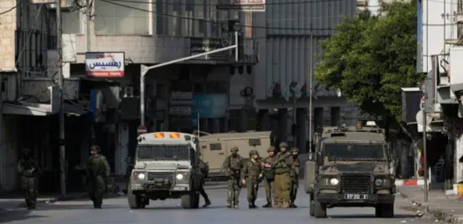 تصعيد وحظر تجول بالضفة الغربية و إجراءات قمعية بحق الأهالي في معظم أحياء البلدة القديمة...