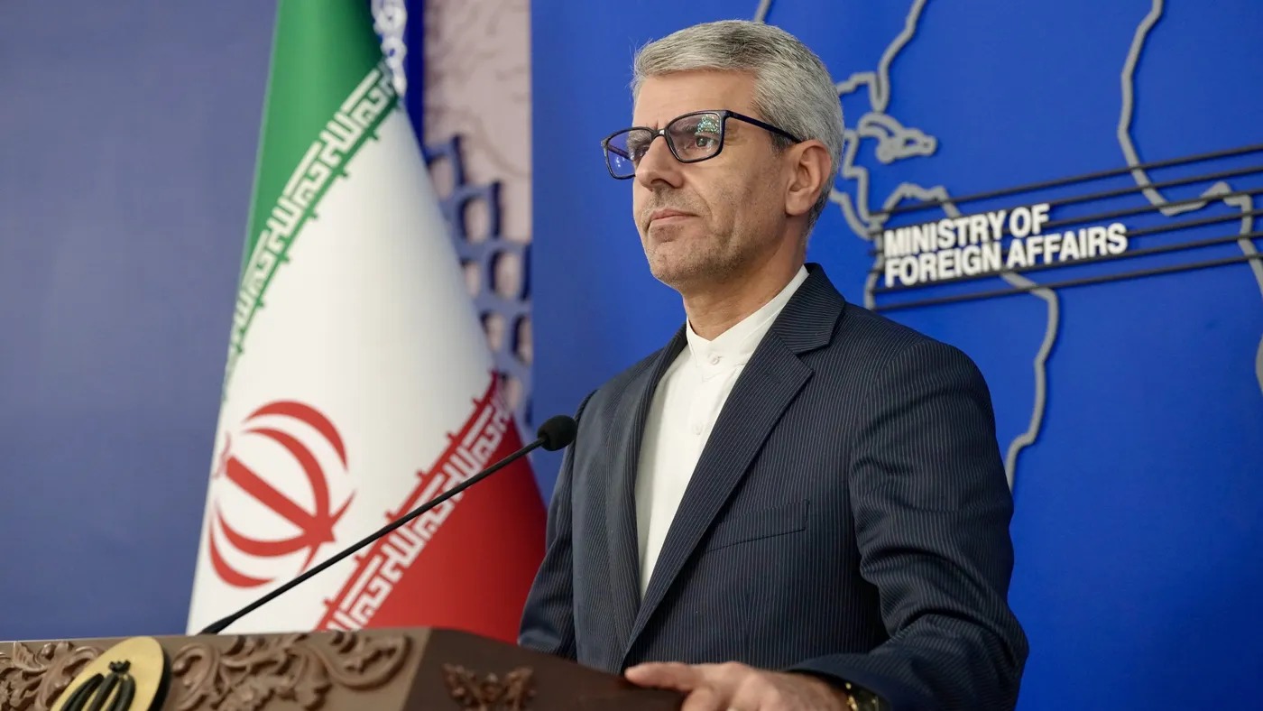 المتحدث بإسم الخارجيه الإيرانيه" إسماعيل بقائي برانامج إيران الصاروخي هو للدفاع عن سلامة الأراضى الإيرانيه وغير قابل للتفاوض...