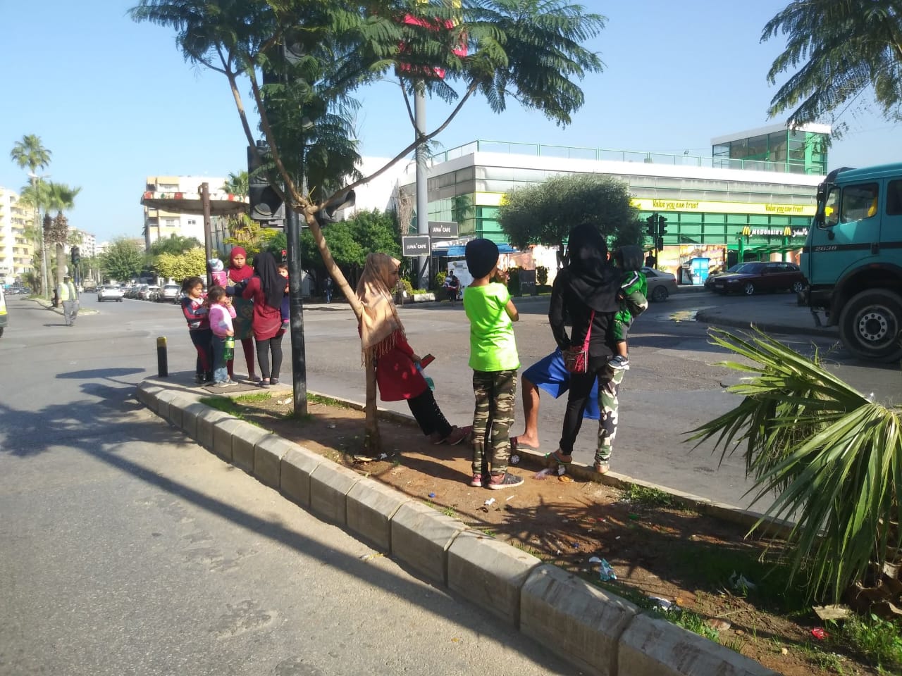 تفشي ظاهرة التسول ينذر بمخاطر إجتماعية خطيرة في شوارع المدن اللبنانية