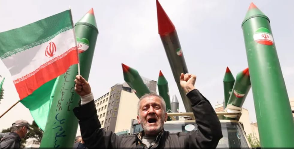 على خلفية ادعاءات كاذبه إيران اتستدعي القائم بالأعمال البريطاني في طهران