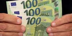 إنخفاض فى قيمة اليورو بعد دعوة الرئيس الفرنسي  لإنتخابات تشريعه 