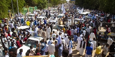 واشنطن تحاول لملمة توتر السودان.. المبعوث الأمريكي التقى البرهان وحمدوك، 