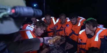 مركب الخشب.. وموج الحديد
