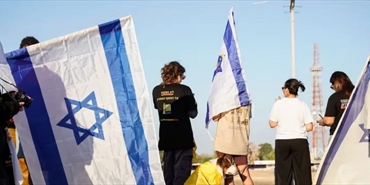 الدفعة الأولى من الأسري الإسرائيلين تم تسليمهم   للجيش الإسرائيلي وجهاز الأمن العام "الشاباك".