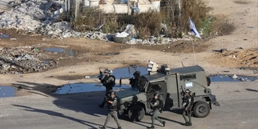 الجيش الإسرائيلي "يقر" مستوطنين دخلوا ودهسوا شاباً فلسطينياً عمداً...