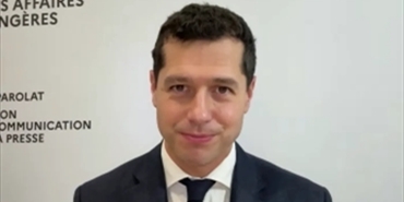 المتحدث باسم الخارجيه الفرنسيه باريس على إيجاد" ِصيغه دوليه"   للإعتراف بدولة فلسطينيه...