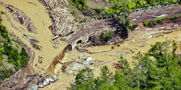 إدارة الكوارث فى أندونيسا... تعلن ارتفاع قتلى الفضيانات والإنهيارات الأرضيه  فى جزيرة سومطره