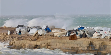 "مليون إنسان في العراء... مأساة الإيواء تتفاقم في غزة"